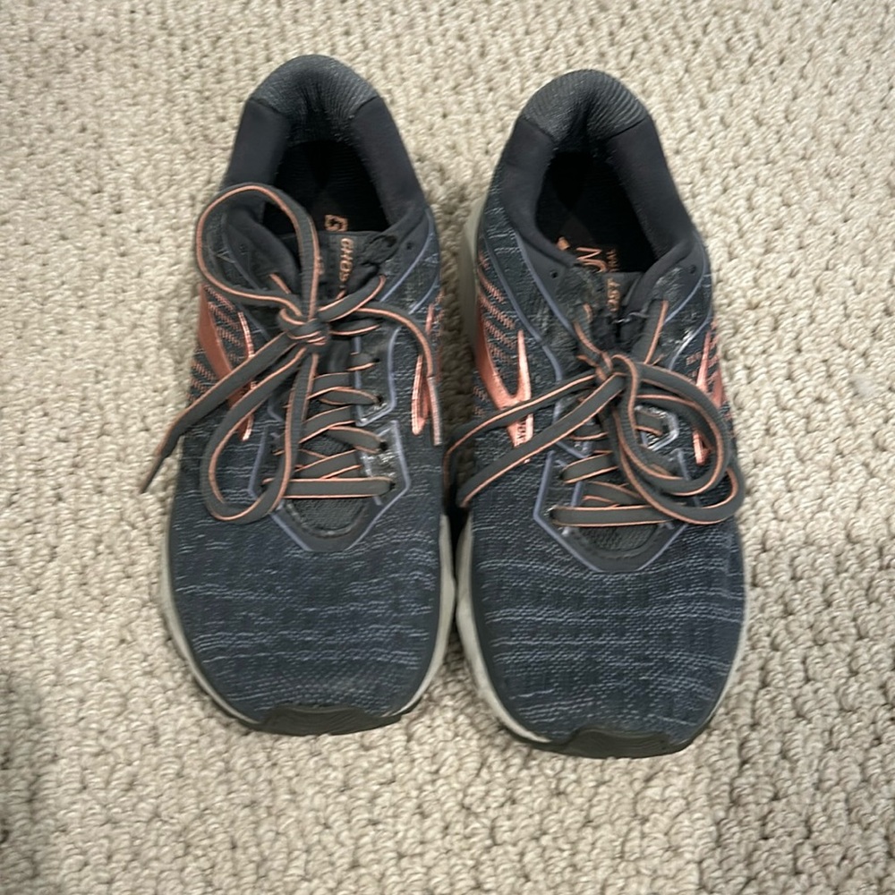 Brooks Women Ghost Tennis Shoes (size 6.5)